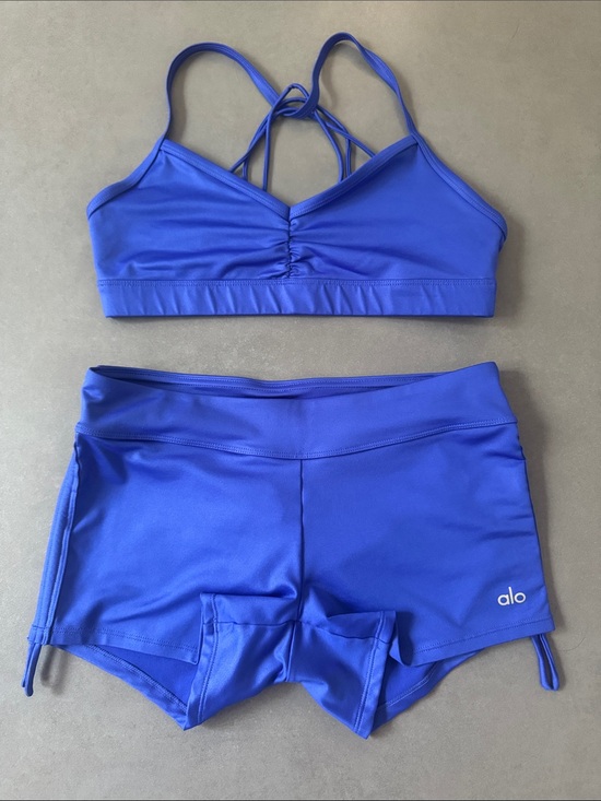ALO Yoga Pants - ALO Yoga Women’s Matching Bra (M) & Shorts (S) Set blue/purple